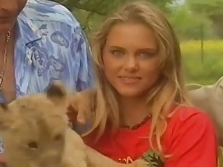 Doggy Style Safarie avec une jeune pucelle